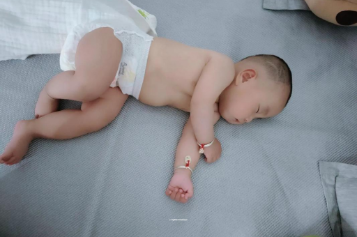 瑞安三个月宝宝抬头不稳